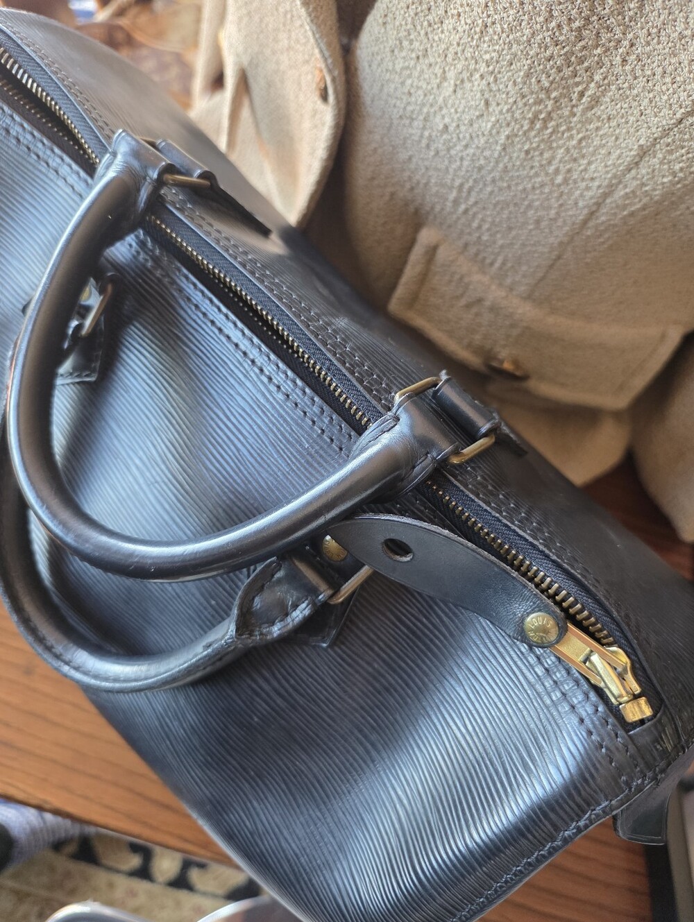 Louis Vuitton EPI in Black ~ Vintage LV Lovers Where You At? 9.5(W) 12.5 (L) - Picture 8 of 16